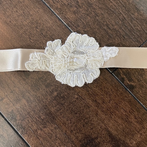 Flowy Lace Melissa Sweet Wedding Dress - Picture 12 of 12